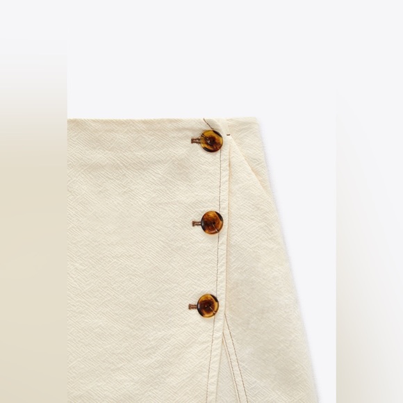***HOST PICK!!!*** NWT Zara Contrast Topstitching Mini Skirt - Size large Cream - Picture 5 of 9